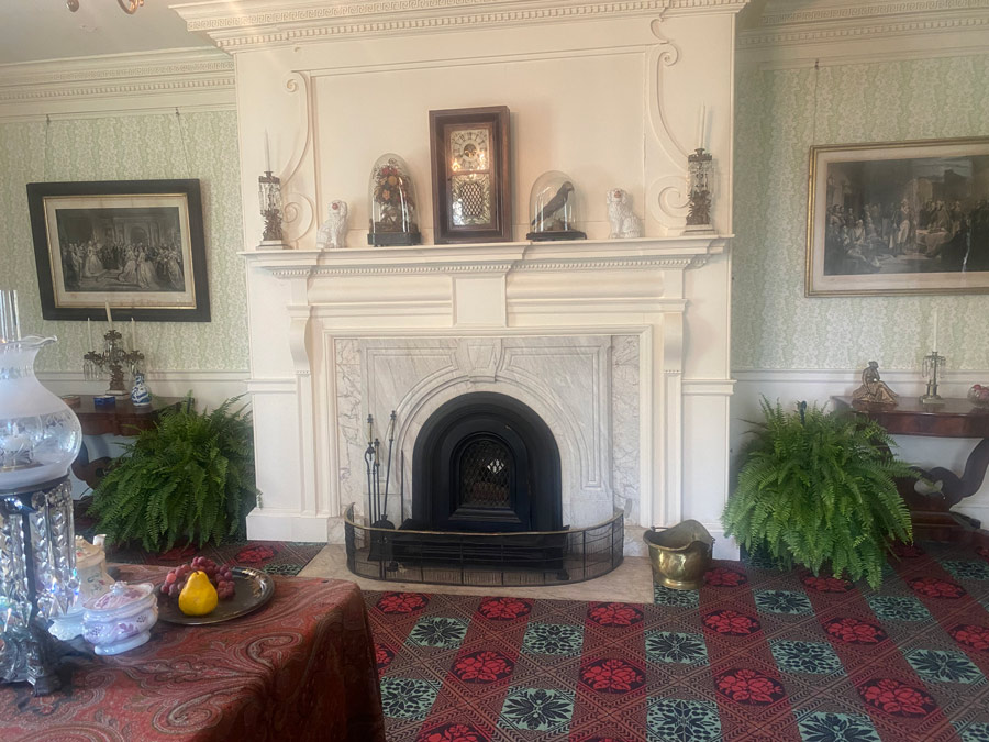King-Manor-Museum-palor