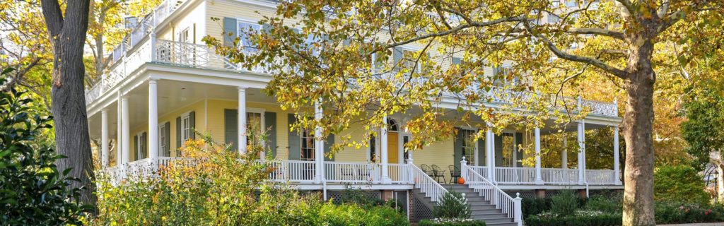 Gracie Mansion from outside covered by trees