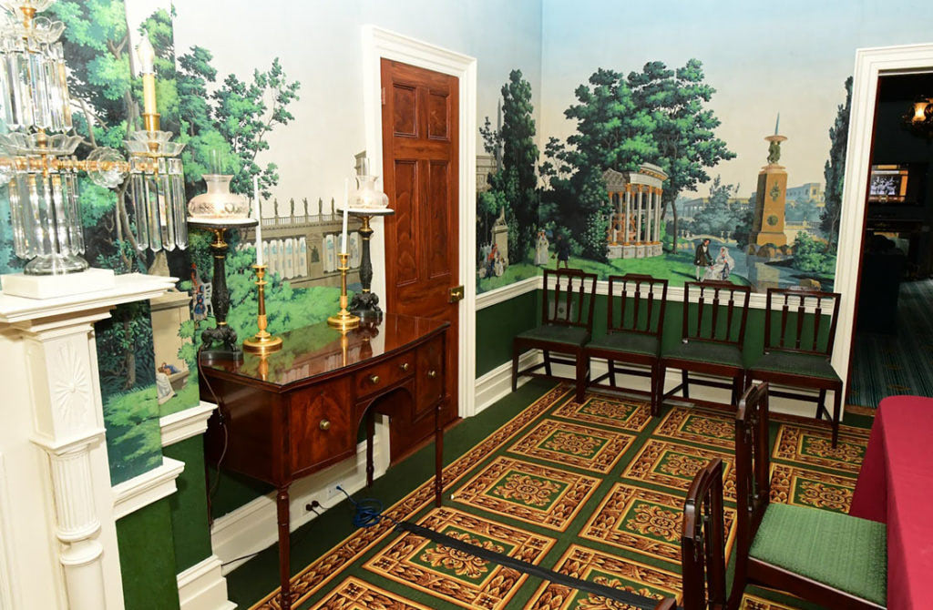 Painted walls inside the Gracie Mansion